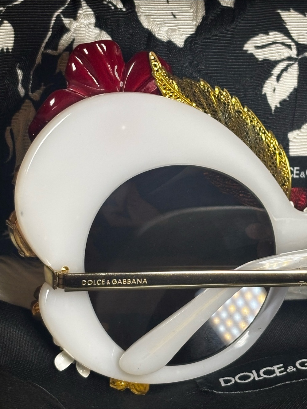Dolce&Gabbana Limited Edition runway oversized red Floral Embellished Sunglasses - Picture 4 of 17